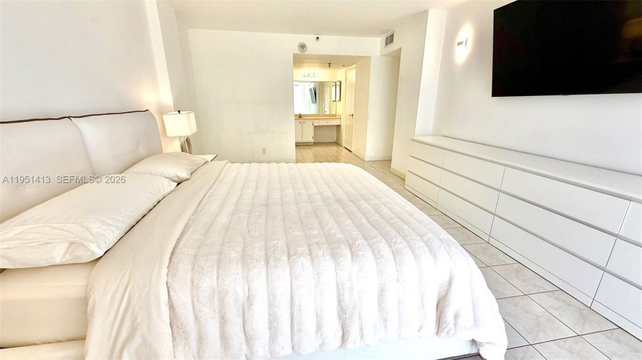 290 174th St, Unit 312, Sunny Isles Beach, FL 33160 Photo