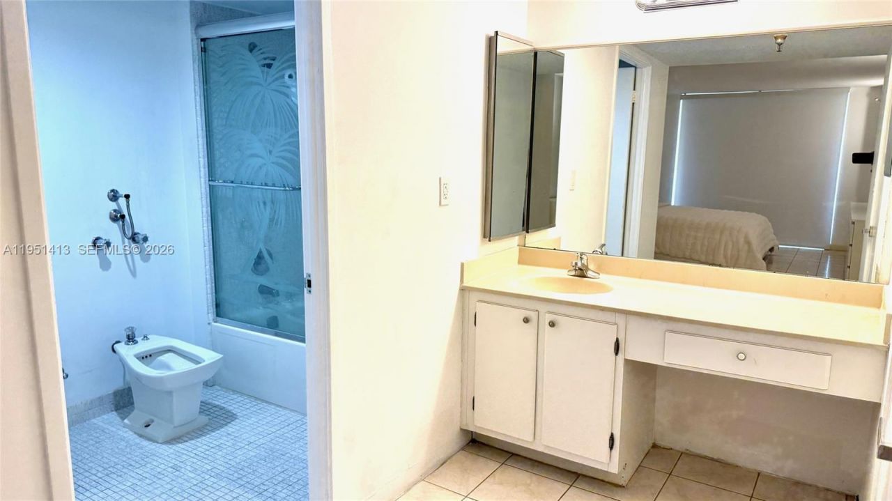 290 174th St, Unit 312, Sunny Isles Beach, FL 33160 Photo