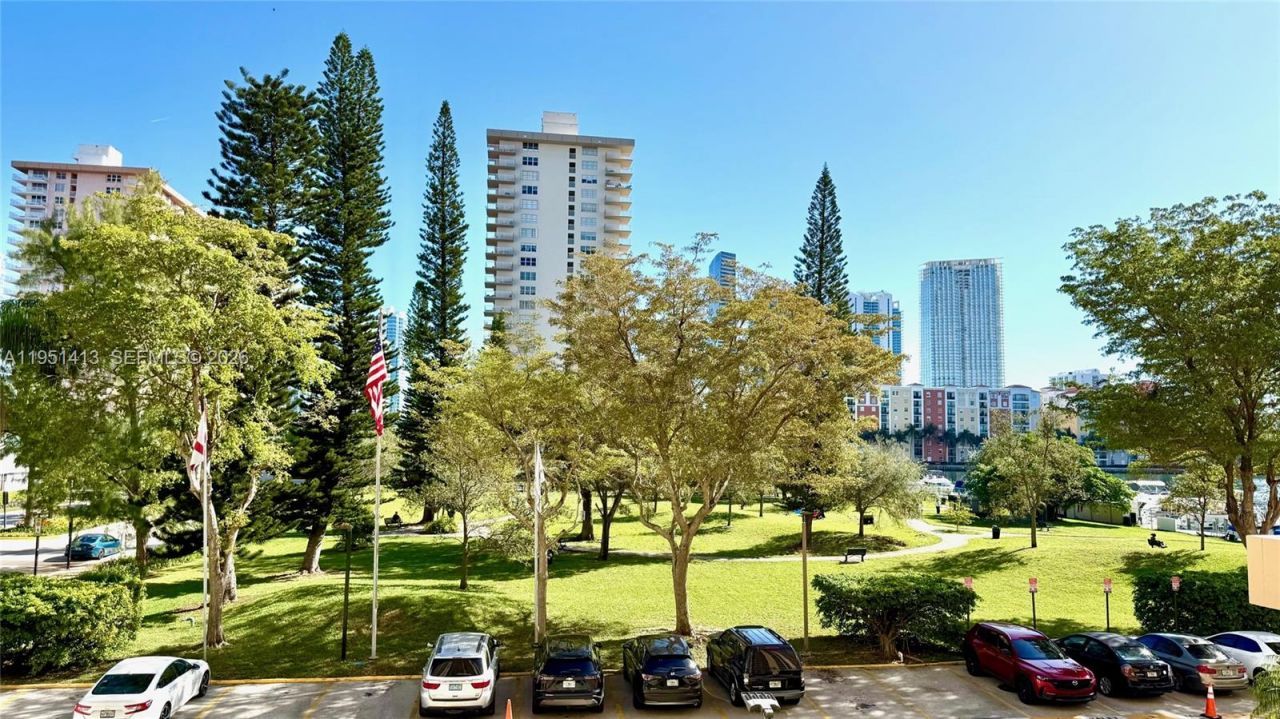 290 174th St, Unit 312, Sunny Isles Beach, FL 33160 Photo