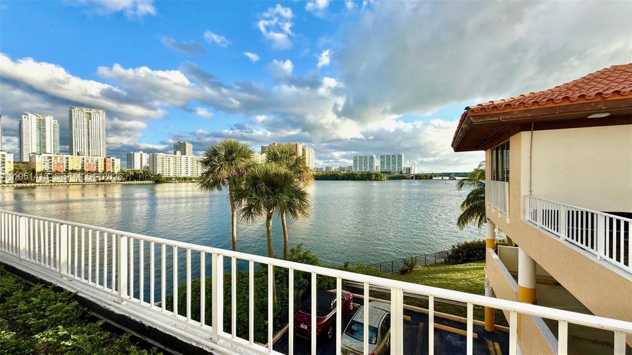 290 174th St, Unit 312, Sunny Isles Beach, FL 33160 Photo