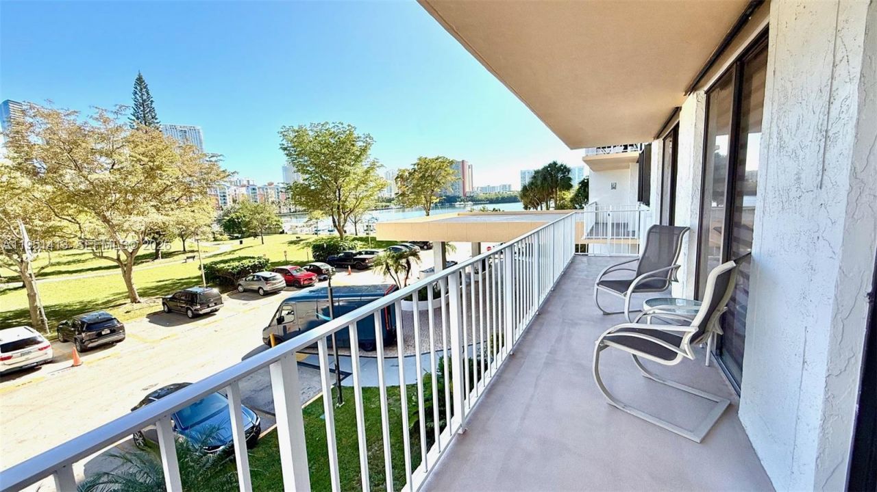 290 174th St, Unit 312, Sunny Isles Beach, FL 33160 Photo