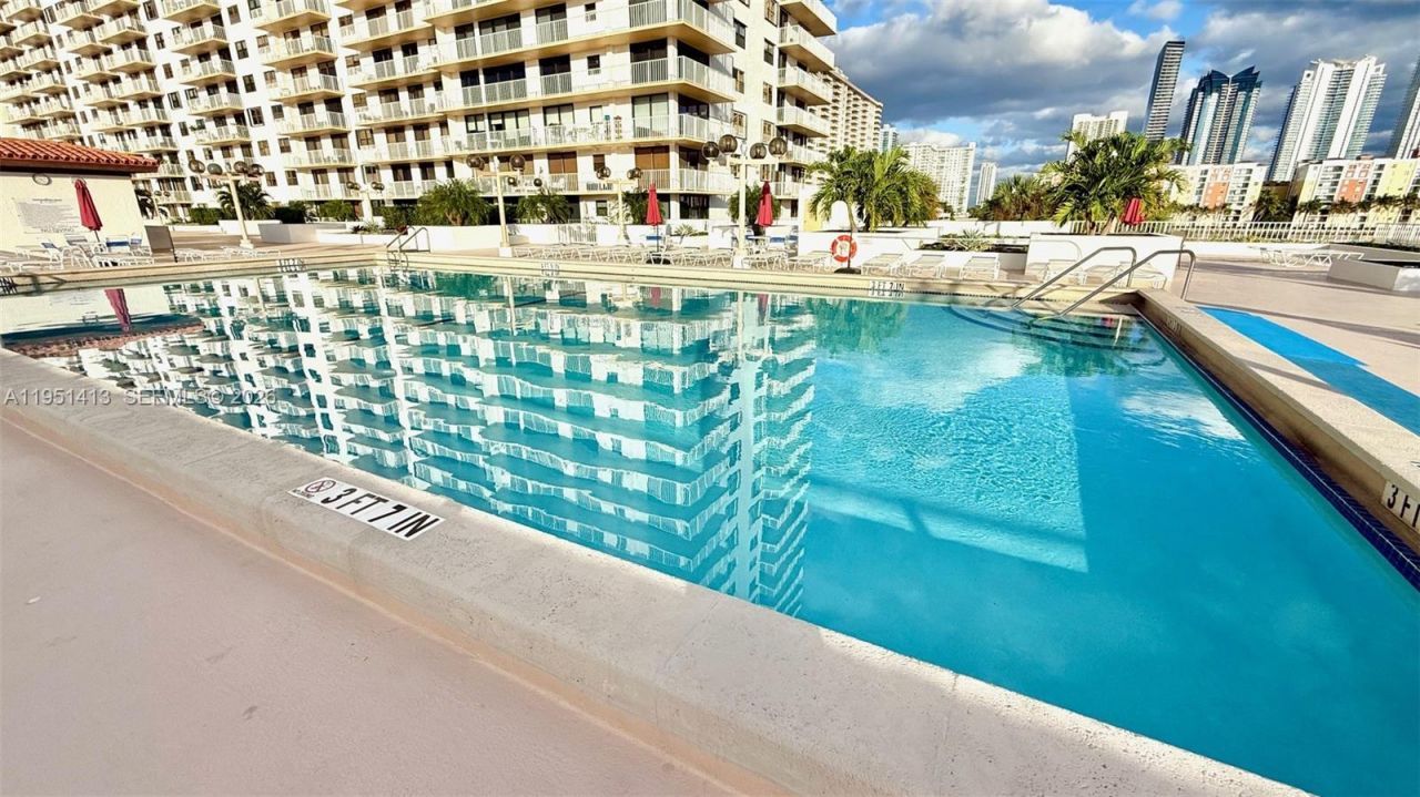 290 174th St, Unit 312, Sunny Isles Beach, FL 33160 Photo