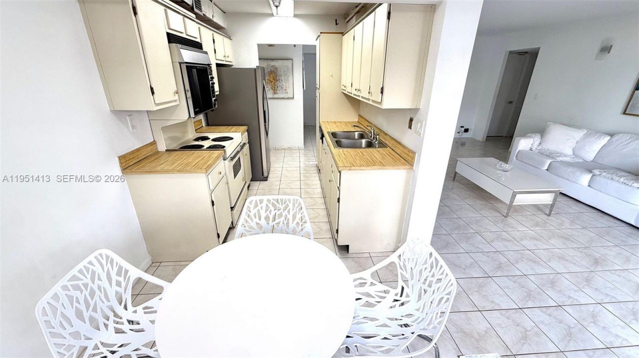 290 174th St, Unit 312, Sunny Isles Beach, FL 33160 Photo
