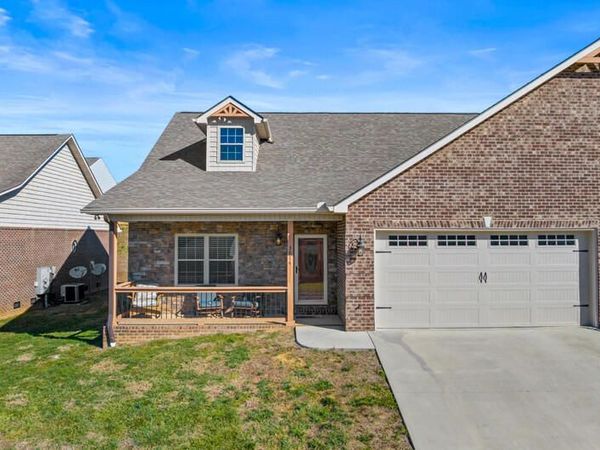 3014 Villas Creekside Drive, Dandridge, TN 37725