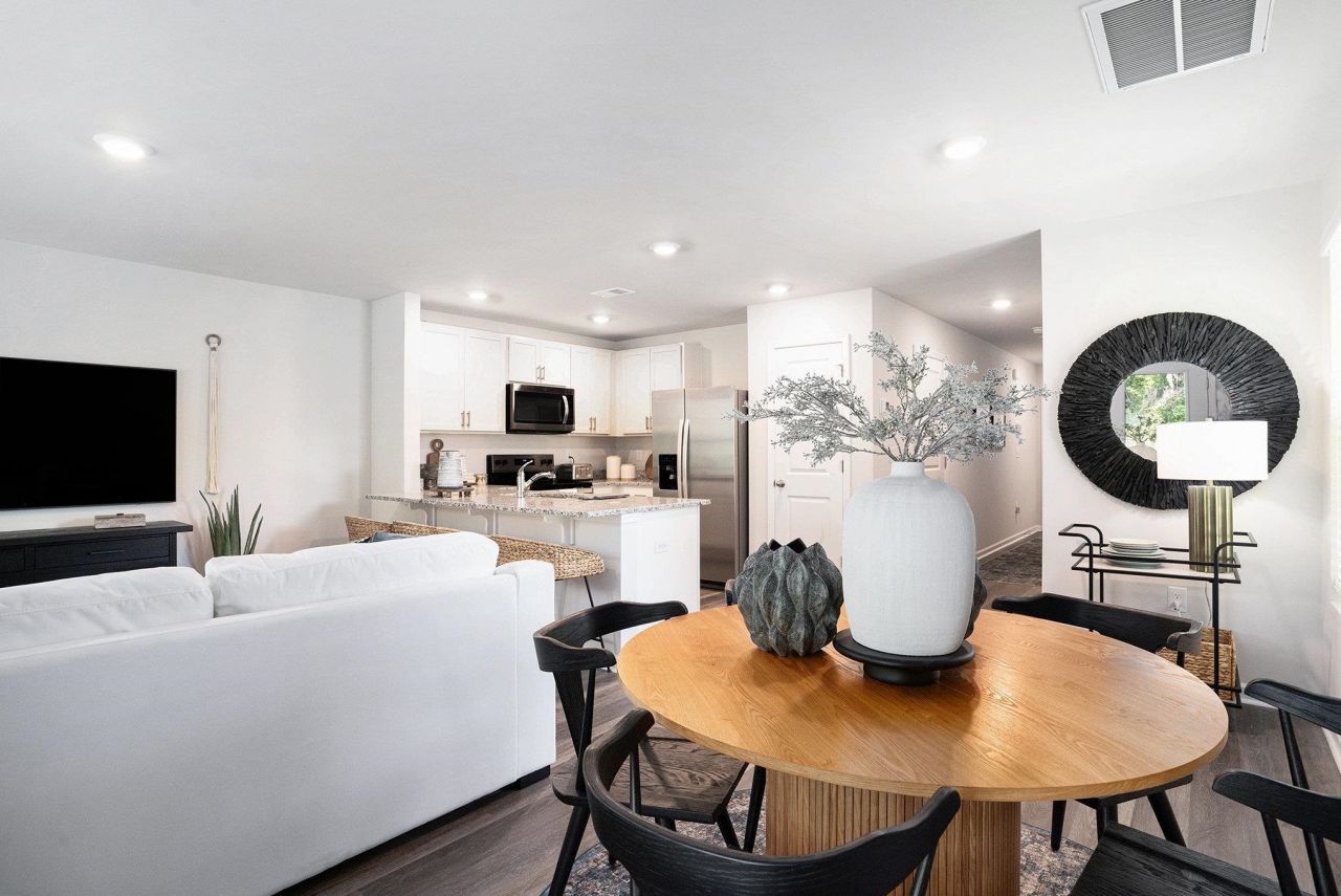 405 Gemstone Blvd Photo 8