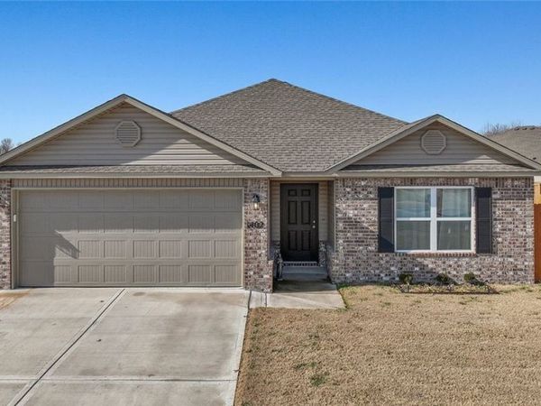 1402 S Corsac Street, Siloam Springs, AR 72761