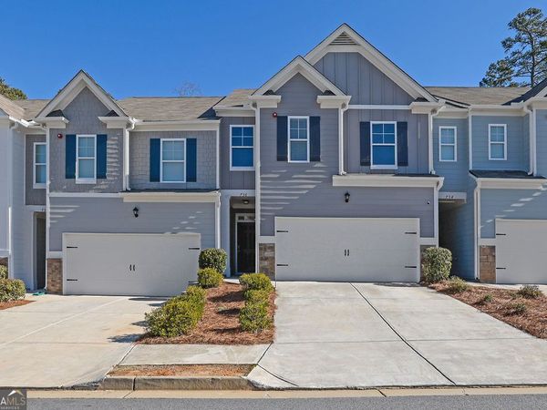 736 Woodstock Grove Drive, Woodstock, GA 30188