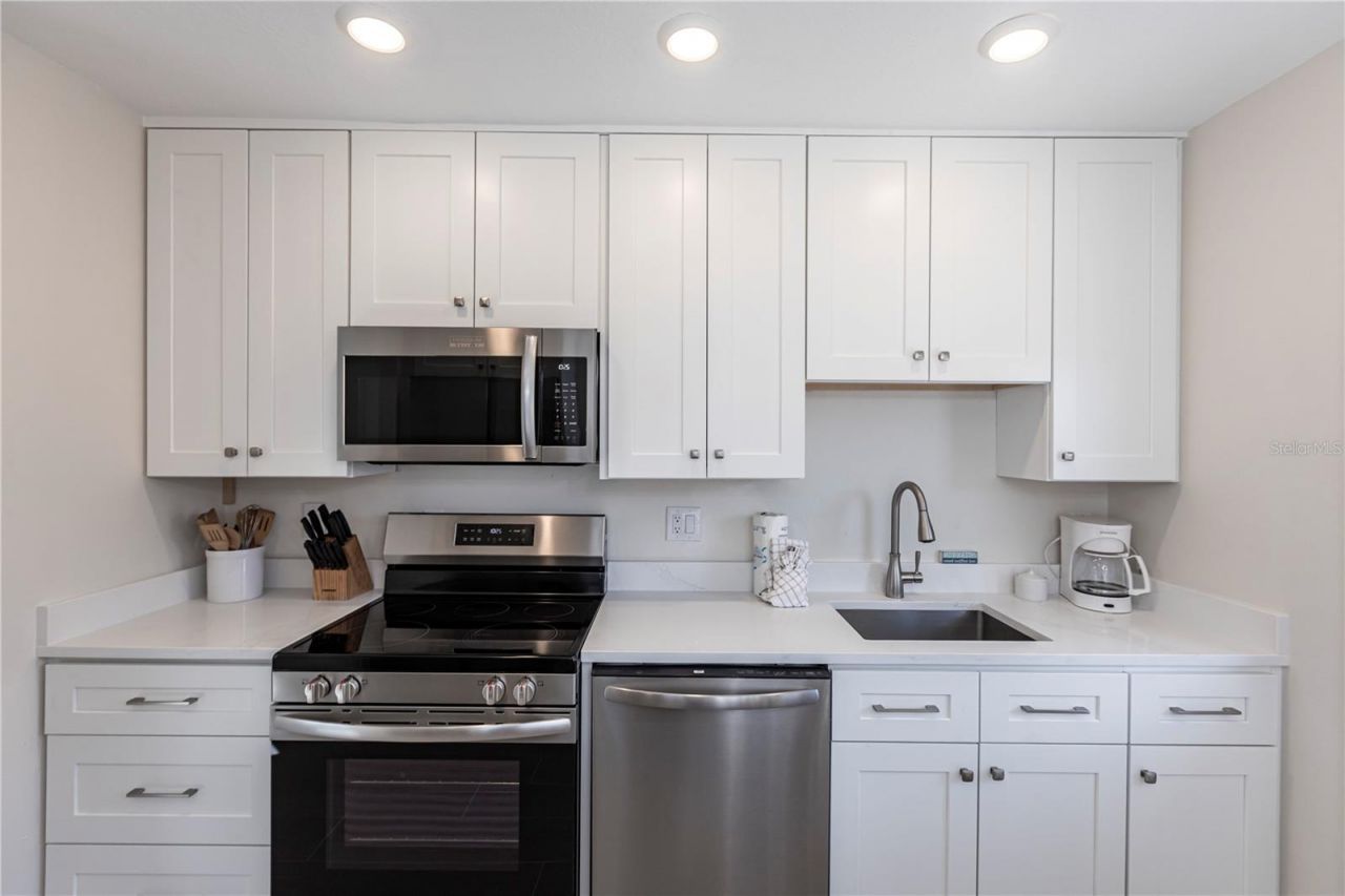 6020 Midnight Pass Road, Unit 15, Sarasota, FL 34242 Photo