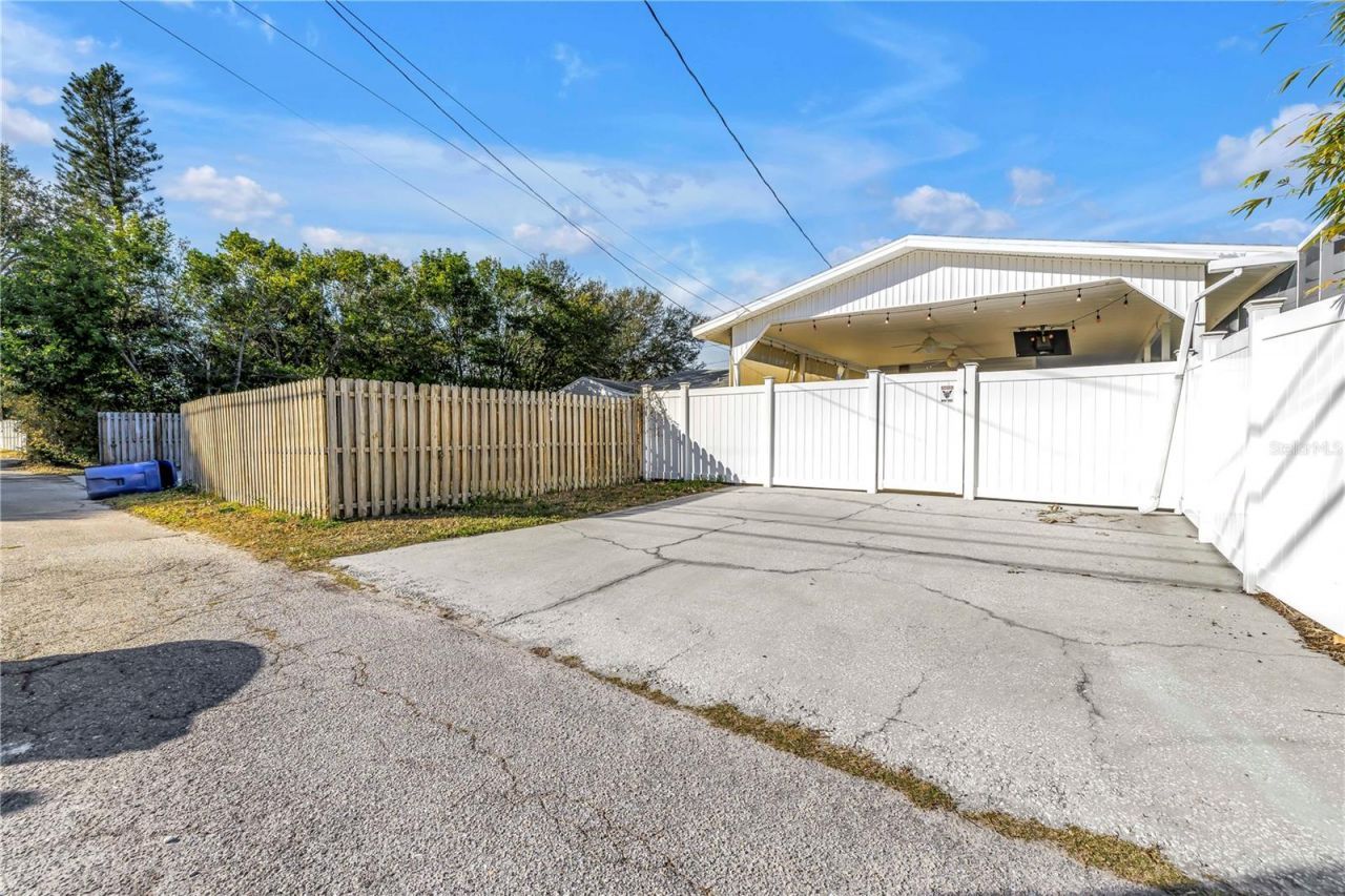 774 40th Avenue Ne, Saint Petersburg, FL 33703 Photo