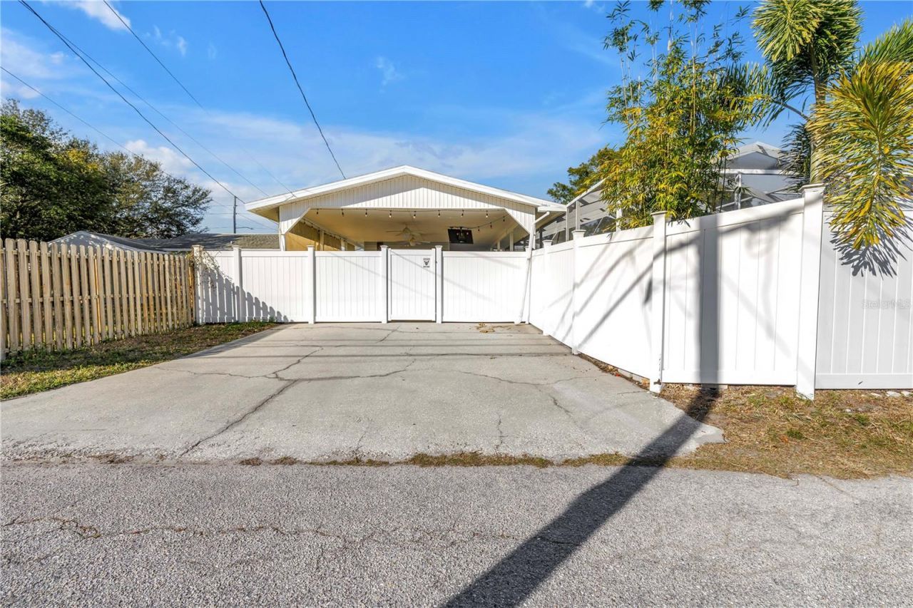 774 40th Avenue Ne, Saint Petersburg, FL 33703 Photo