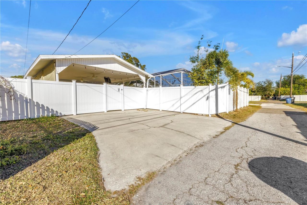 774 40th Avenue Ne, Saint Petersburg, FL 33703 Photo