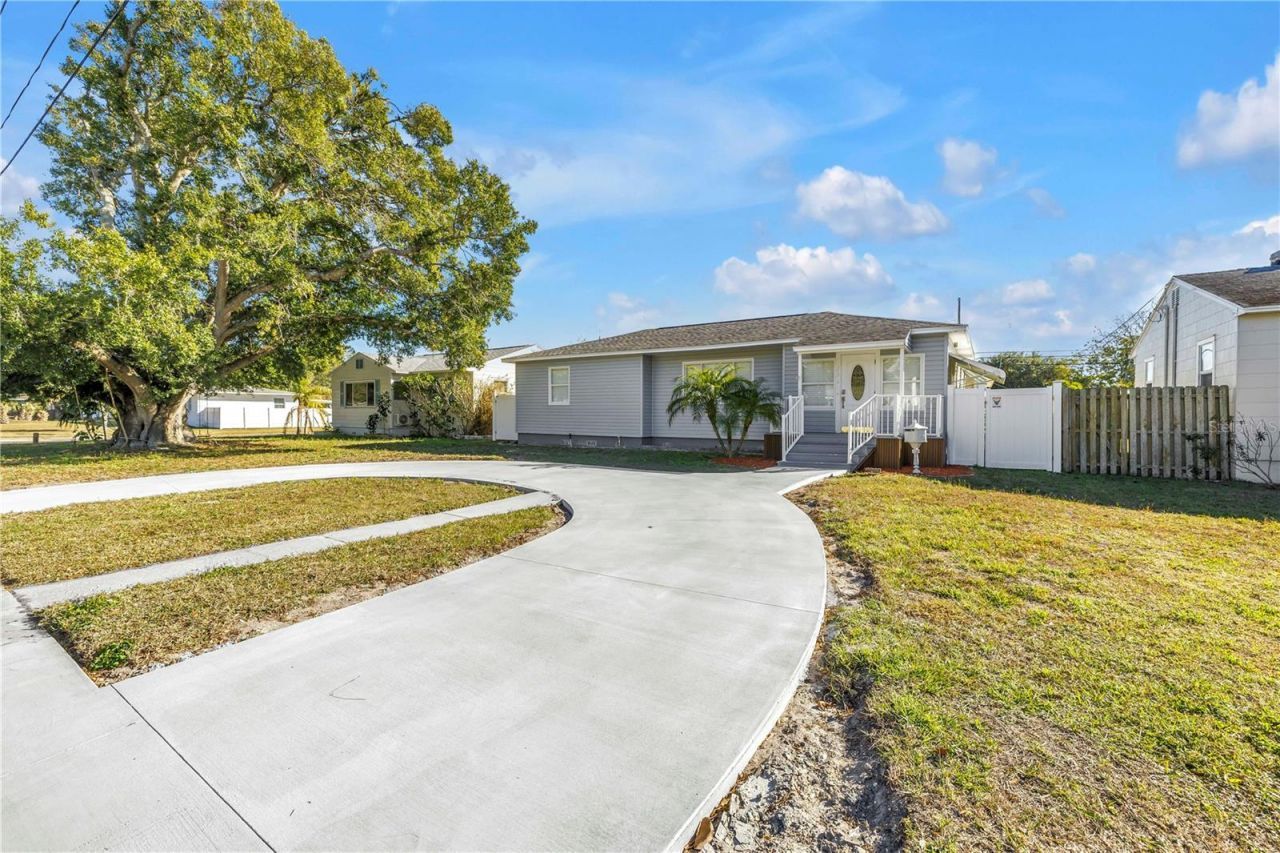 774 40th Avenue Ne, Saint Petersburg, FL 33703 Photo