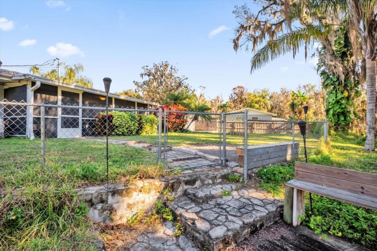 8150 Spring Drive, Yalaha, FL 34797 Photo