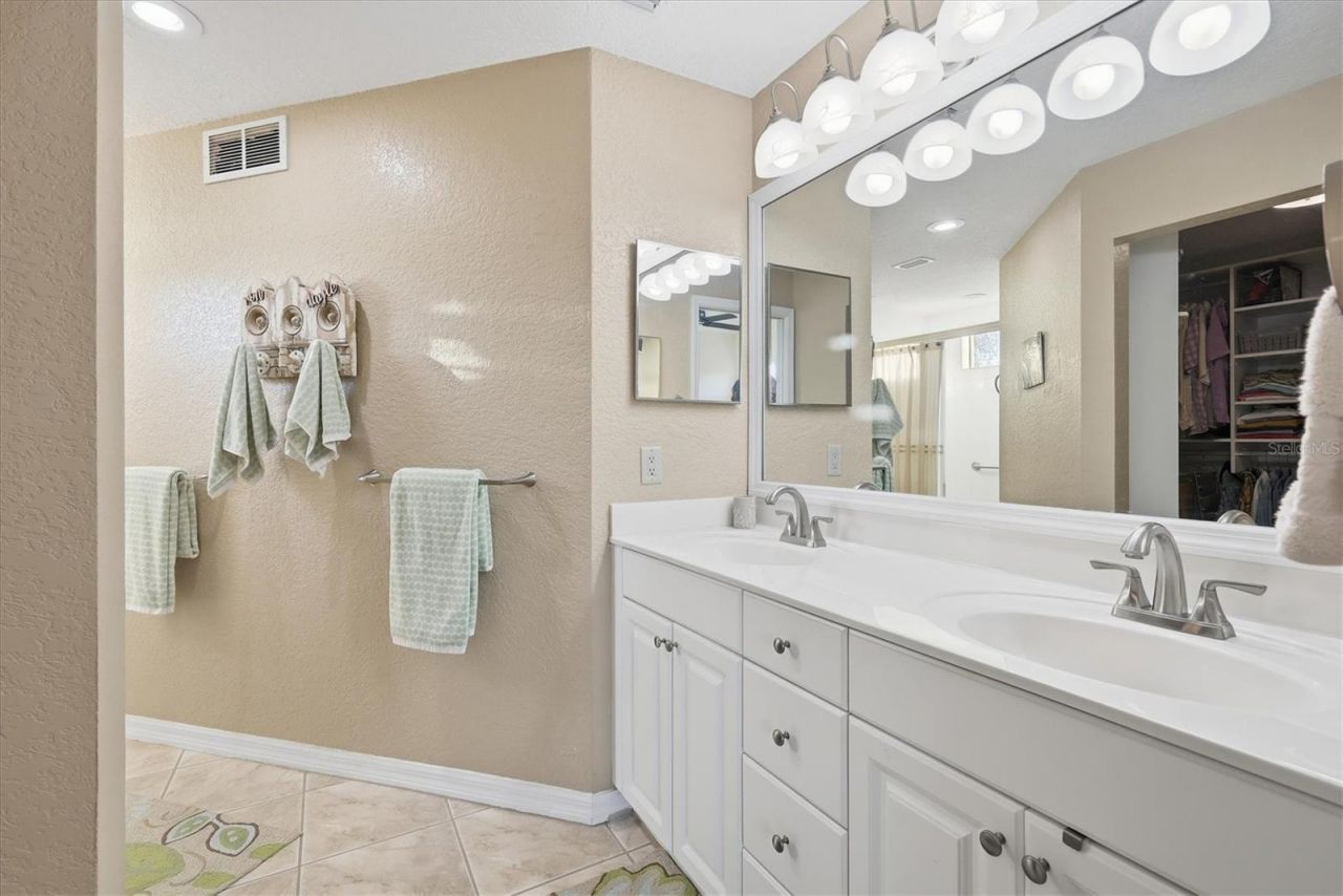 7518 Marsh Orchid Circle, Unit 9-202, Bradenton, FL 34203 Photo