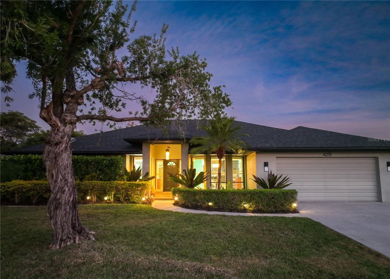 4251 Pasadena Circle, Sarasota, FL 34233 Photo