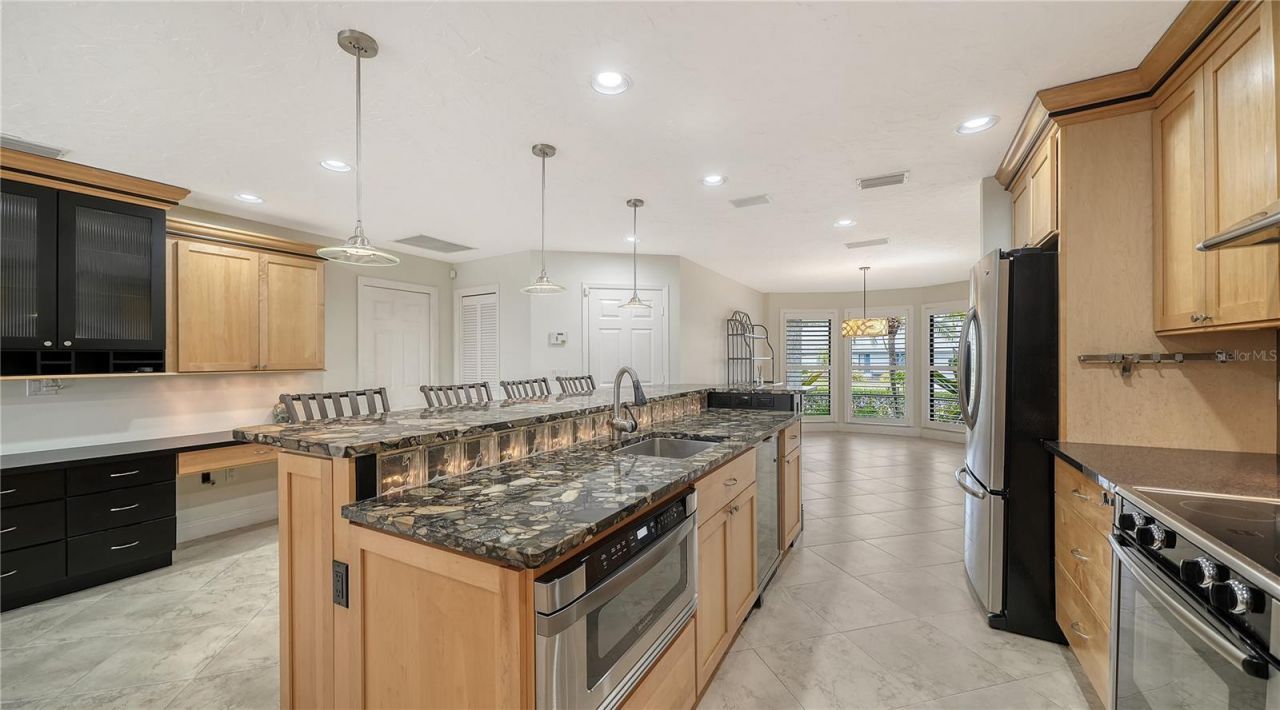 4251 Pasadena Circle, Sarasota, FL 34233 Photo