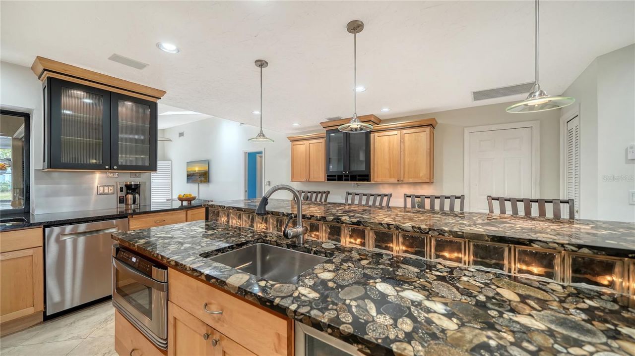 4251 Pasadena Circle, Sarasota, FL 34233 Photo