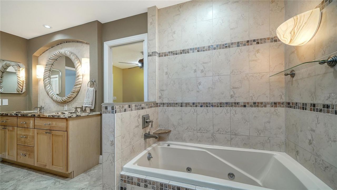 4251 Pasadena Circle, Sarasota, FL 34233 Photo