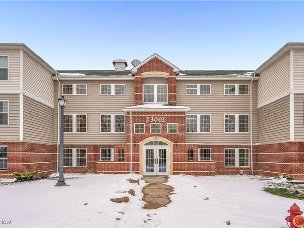 23002 Chandlers Lane, Unit 223, Olmsted Falls, OH 44138