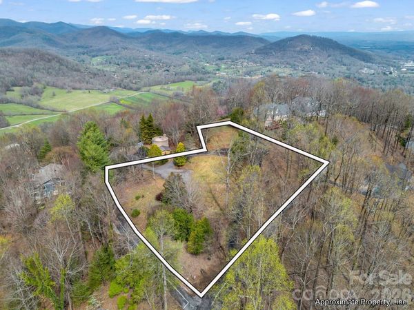5 Chestnut Top Circle, Mills River, NC 28759