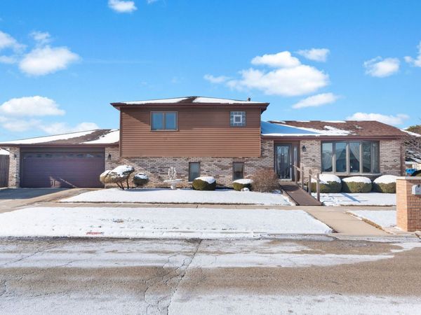 5841 W 75th Place, Burbank, IL 60459