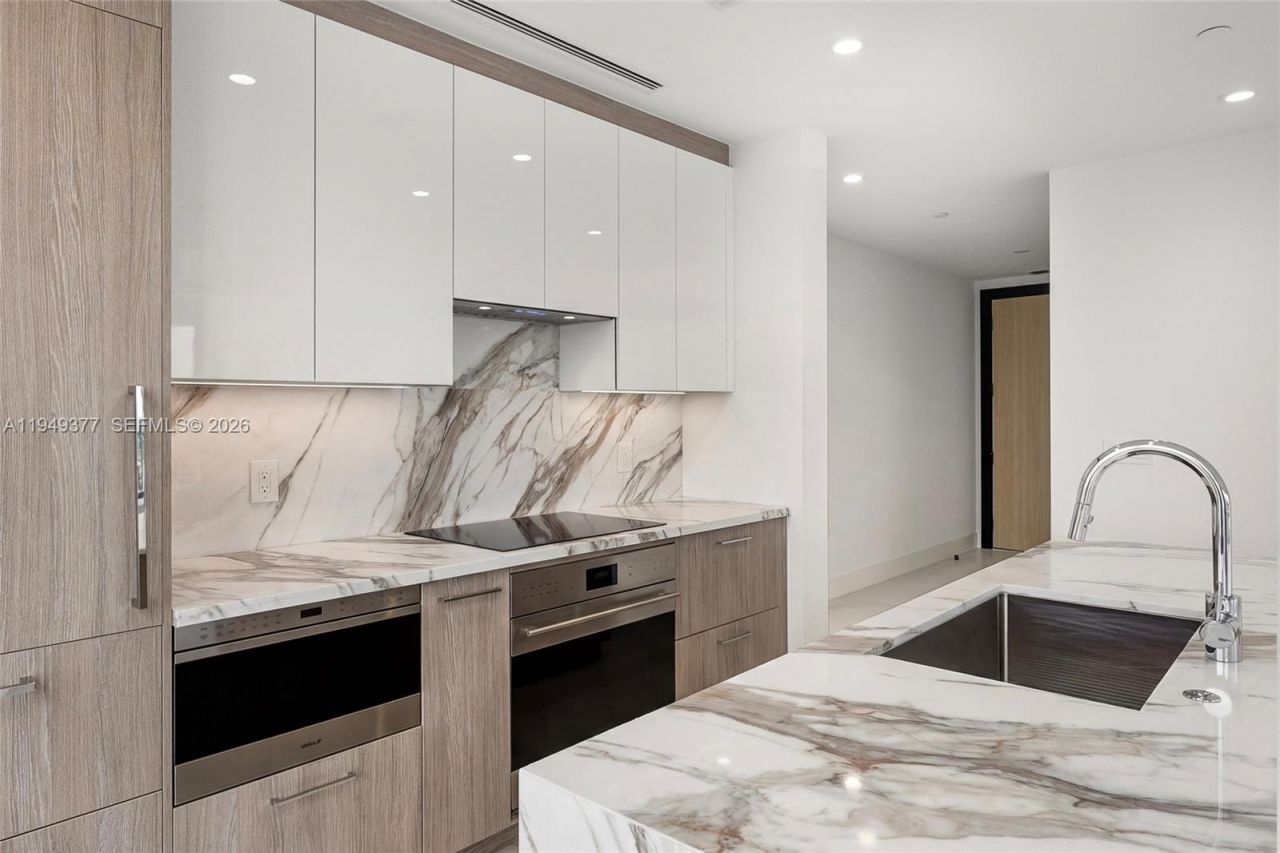 151 N Seabreeze, Unit 1003-E, Fort Lauderdale, FL 33304 Photo