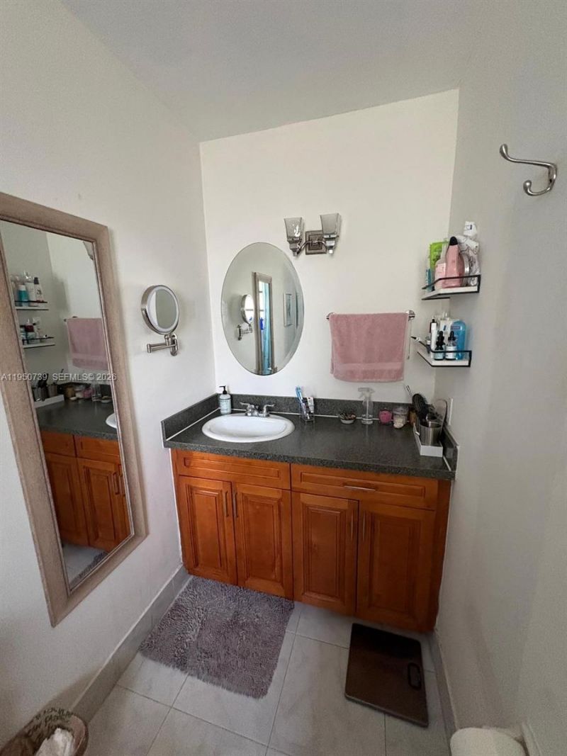 235 Antilla Ave, Unit 4, Coral Gables, FL 33134 Photo