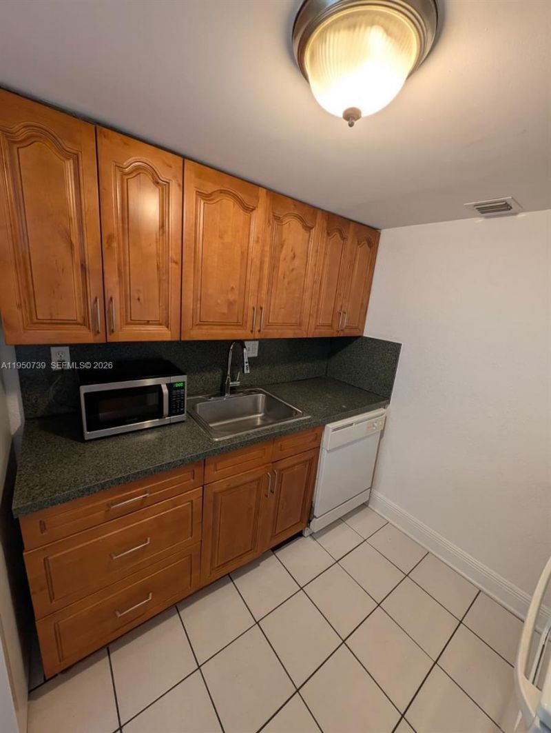 235 Antilla Ave, Unit 4, Coral Gables, FL 33134 Photo