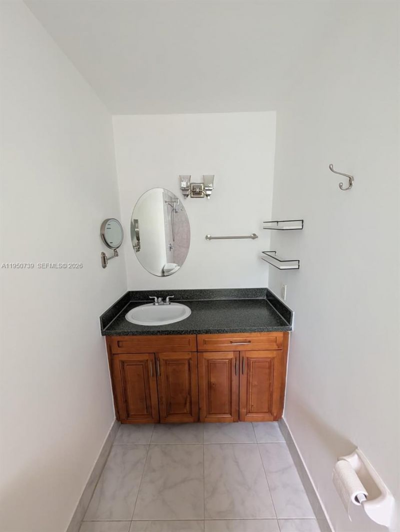 235 Antilla Ave, Unit 4, Coral Gables, FL 33134 Photo