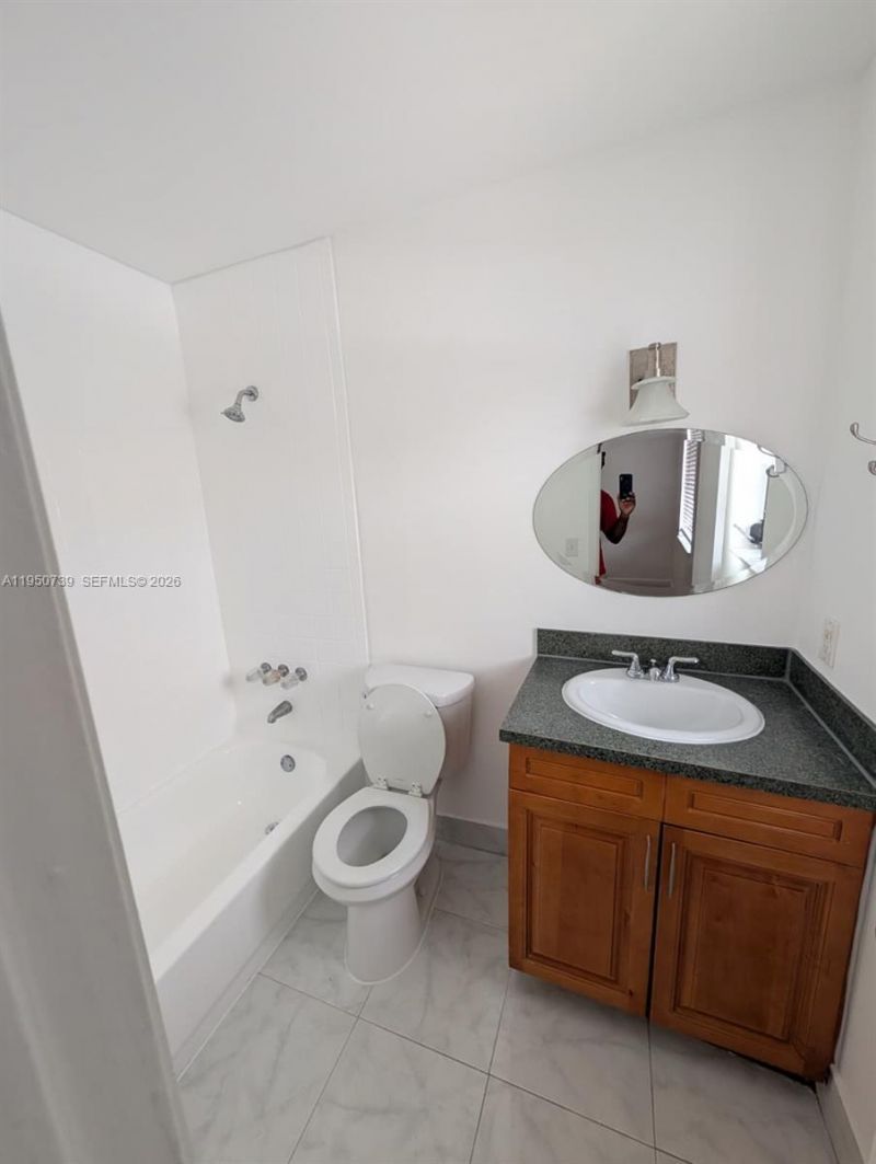 235 Antilla Ave, Unit 4, Coral Gables, FL 33134 Photo