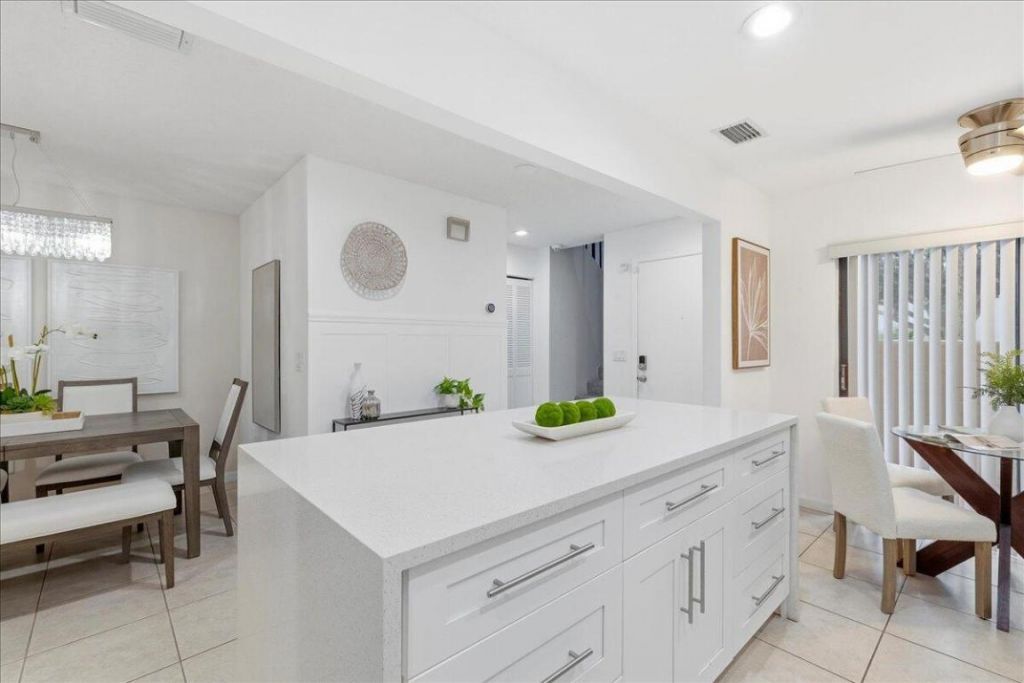 21386 Juego Circle, Unit 10c, Boca Raton, FL 33433 Photo