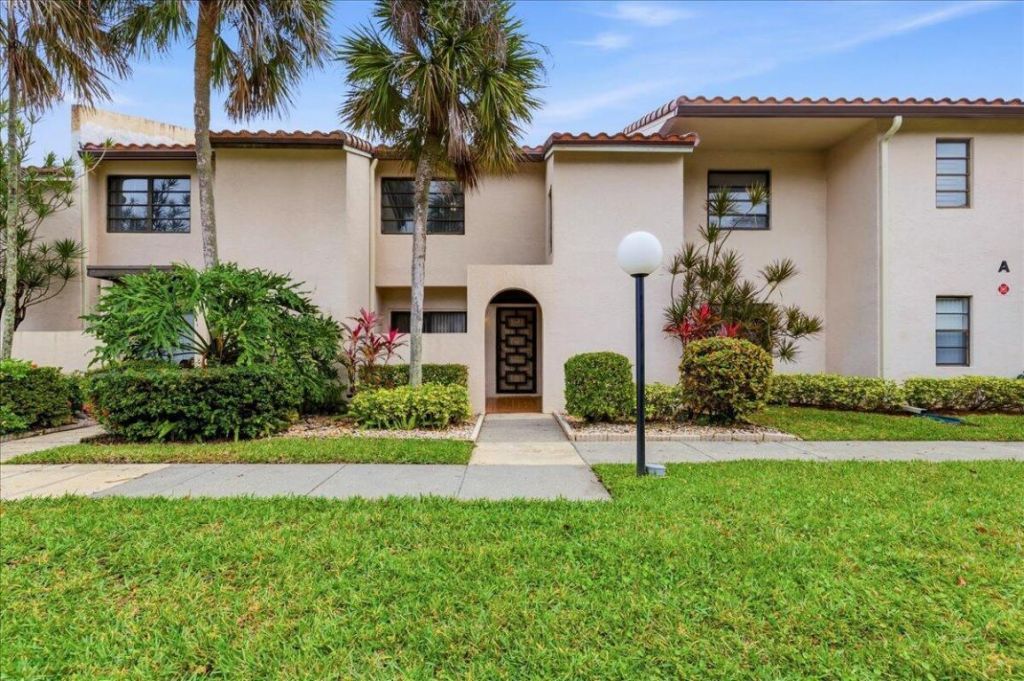 21386 Juego Circle, Unit 10c, Boca Raton, FL 33433 Photo