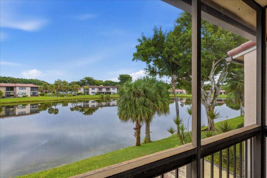 21386 Juego Circle, Unit 10c, Boca Raton, FL 33433 Photo