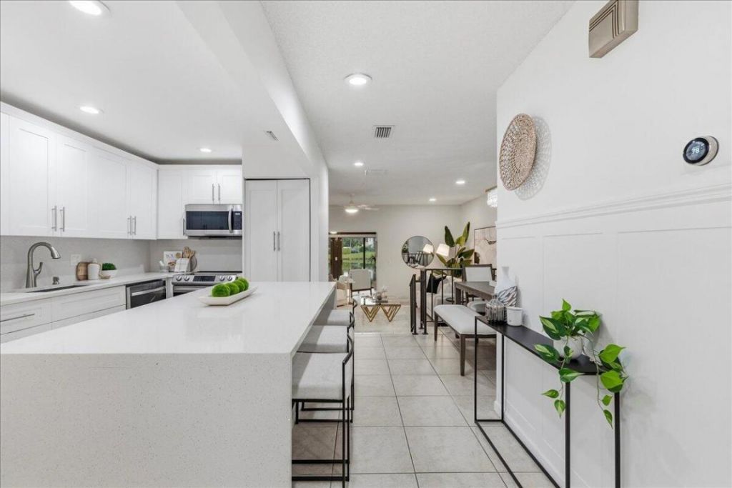 21386 Juego Circle, Unit 10c, Boca Raton, FL 33433 Photo