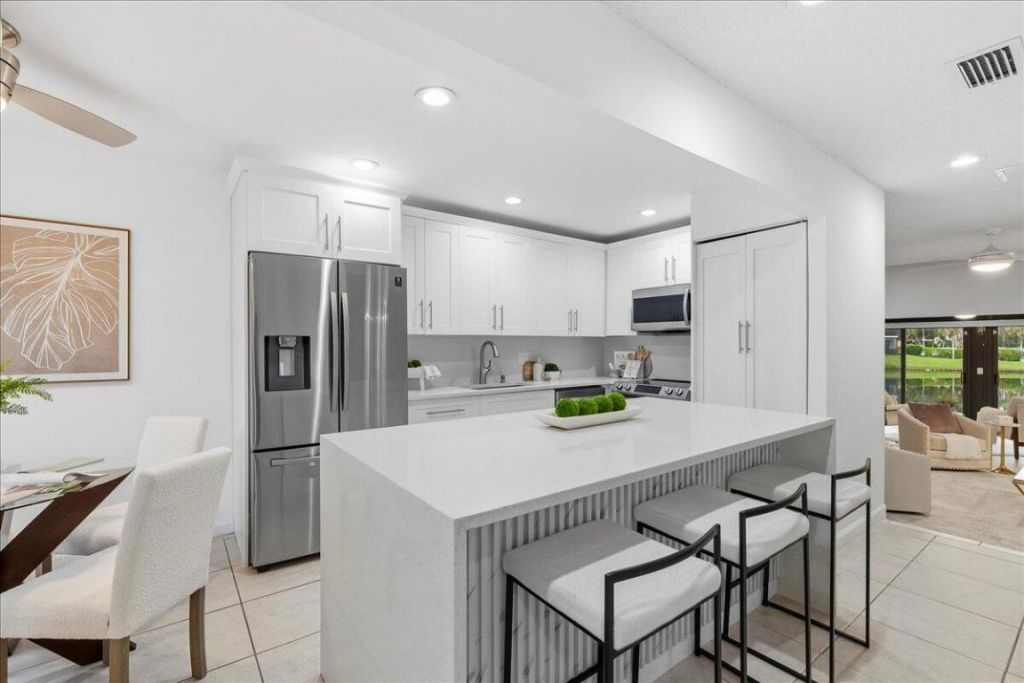 21386 Juego Circle, Unit 10c, Boca Raton, FL 33433 Photo