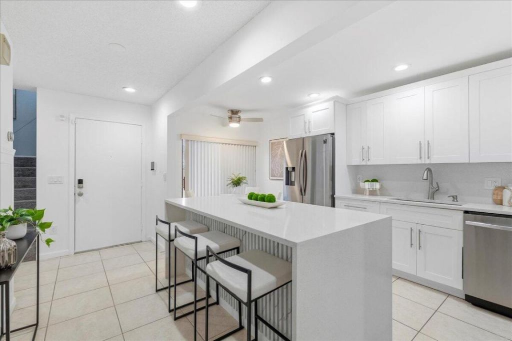 21386 Juego Circle, Unit 10c, Boca Raton, FL 33433 Photo