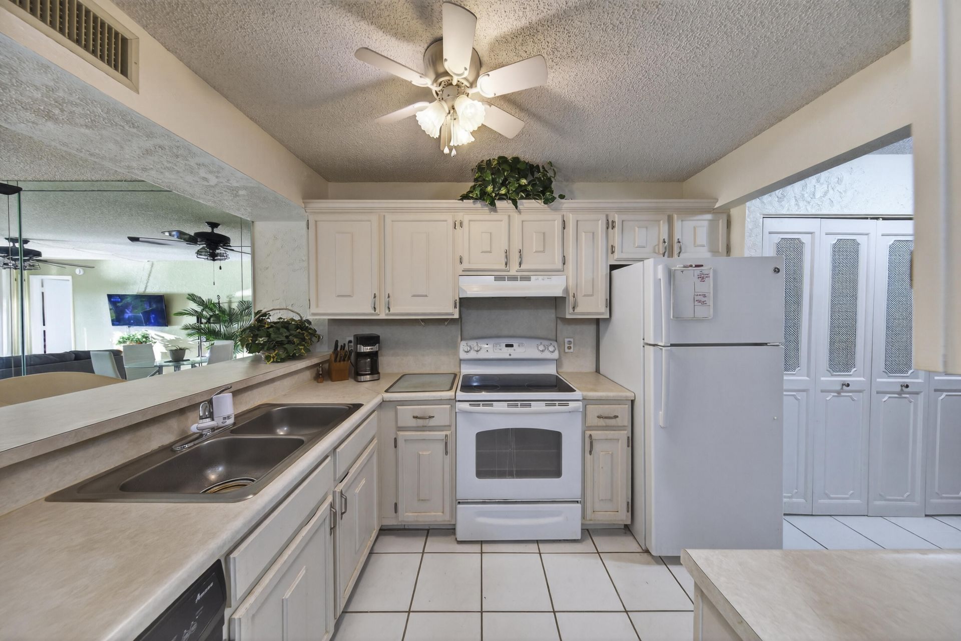 5611 Coral Lake Drive, Unit 111, Margate, FL 33063 Photo