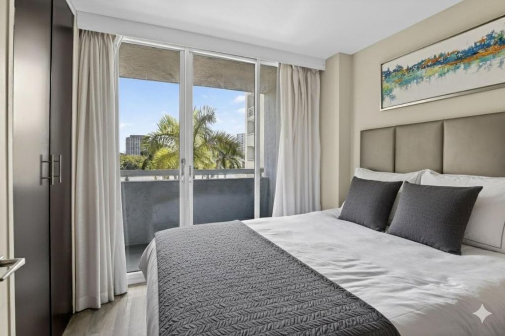 2670 E Sunrise Boulevard, Unit 320, Fort Lauderdale, FL 33304 Photo