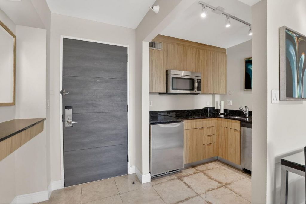 2670 E Sunrise Boulevard, Unit 320, Fort Lauderdale, FL 33304 Photo