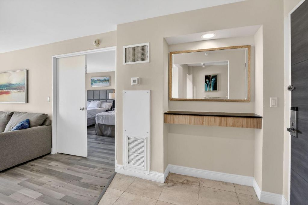 2670 E Sunrise Boulevard, Unit 320, Fort Lauderdale, FL 33304 Photo