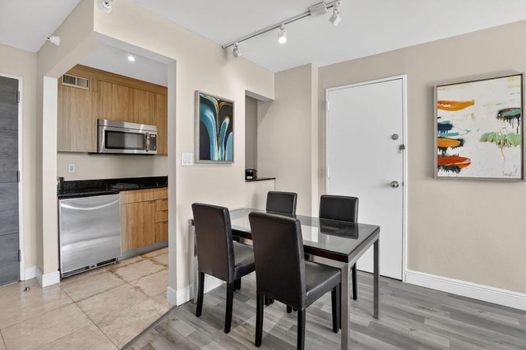 2670 E Sunrise Boulevard, Unit 320, Fort Lauderdale, FL 33304 Photo