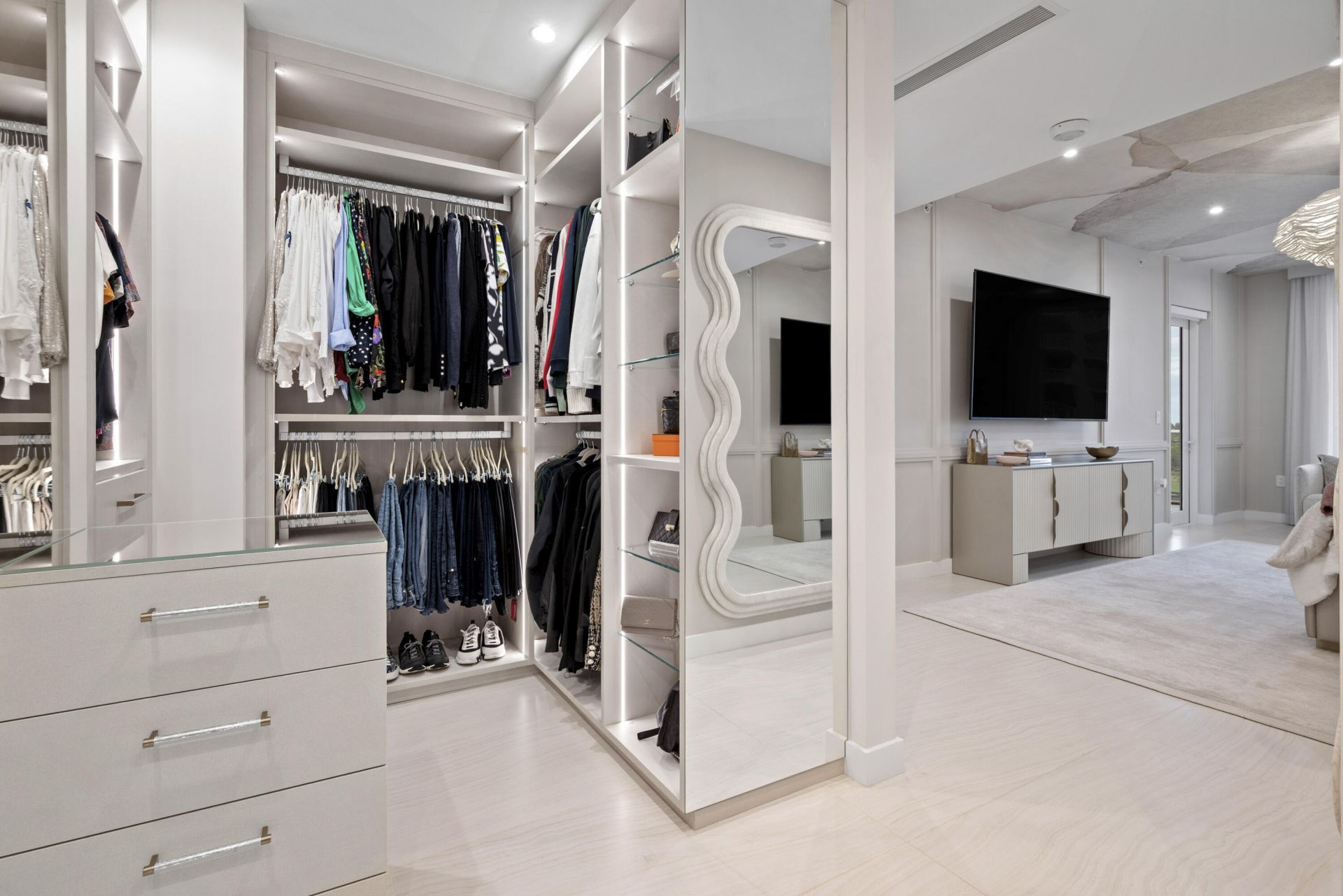 220 SE Mizner Boulevard, Unit 603, Boca Raton, FL 33432 Photo