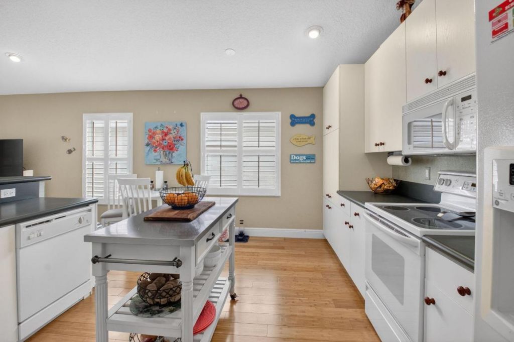 6877 Castlemaine Avenue, Boynton Beach, FL 33437 Photo