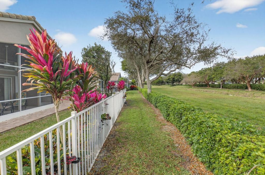 6877 Castlemaine Avenue, Boynton Beach, FL 33437 Photo