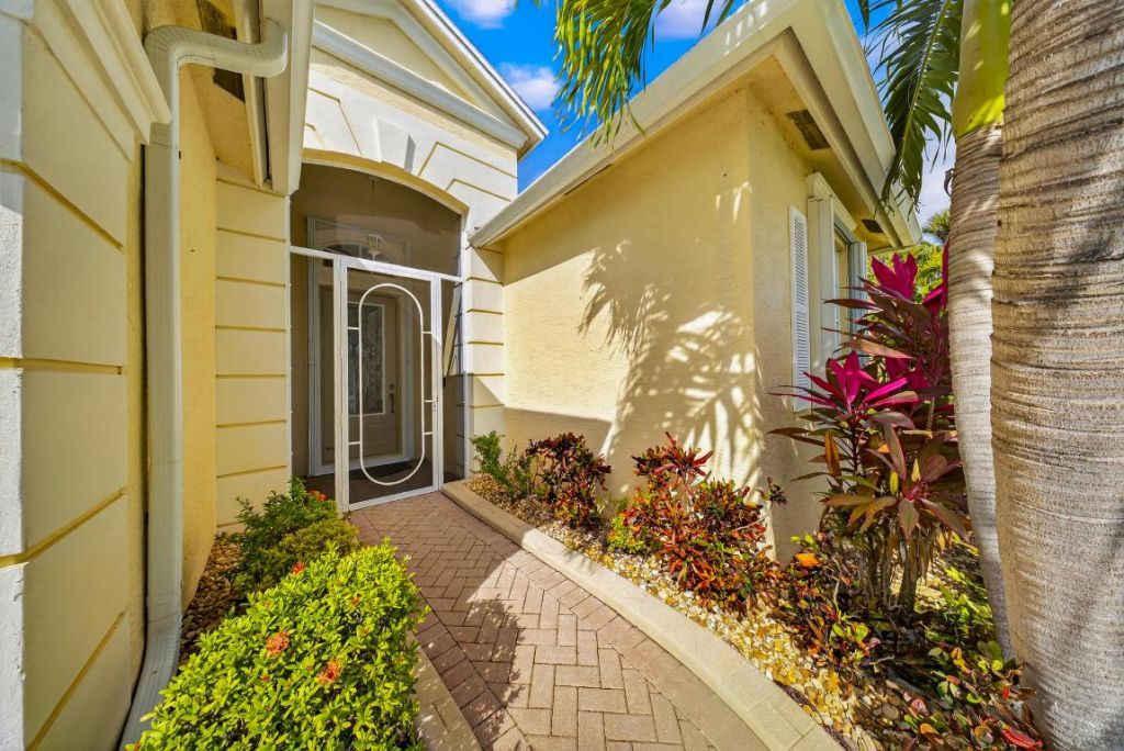 270 SW Lake Forest Way, Port Saint Lucie, FL 34986 Photo