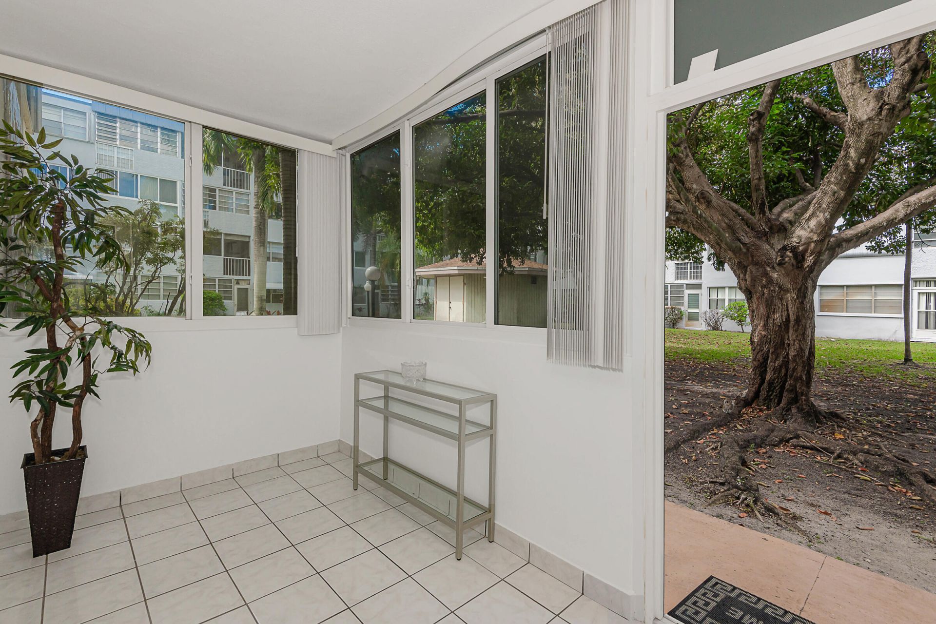 1333 E Hallandale Beach Boulevard, Unit 101, Hallandale Beach, FL 33009 Photo