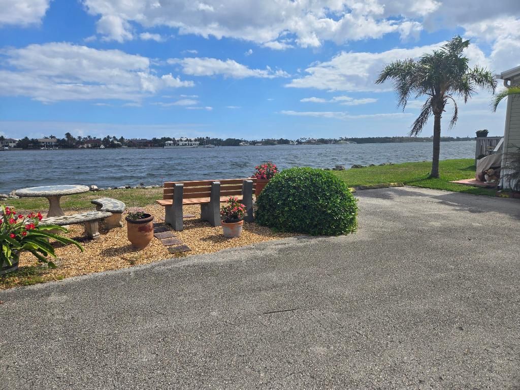 9 N Loafing Street, Hypoluxo, FL 33462 Photo
