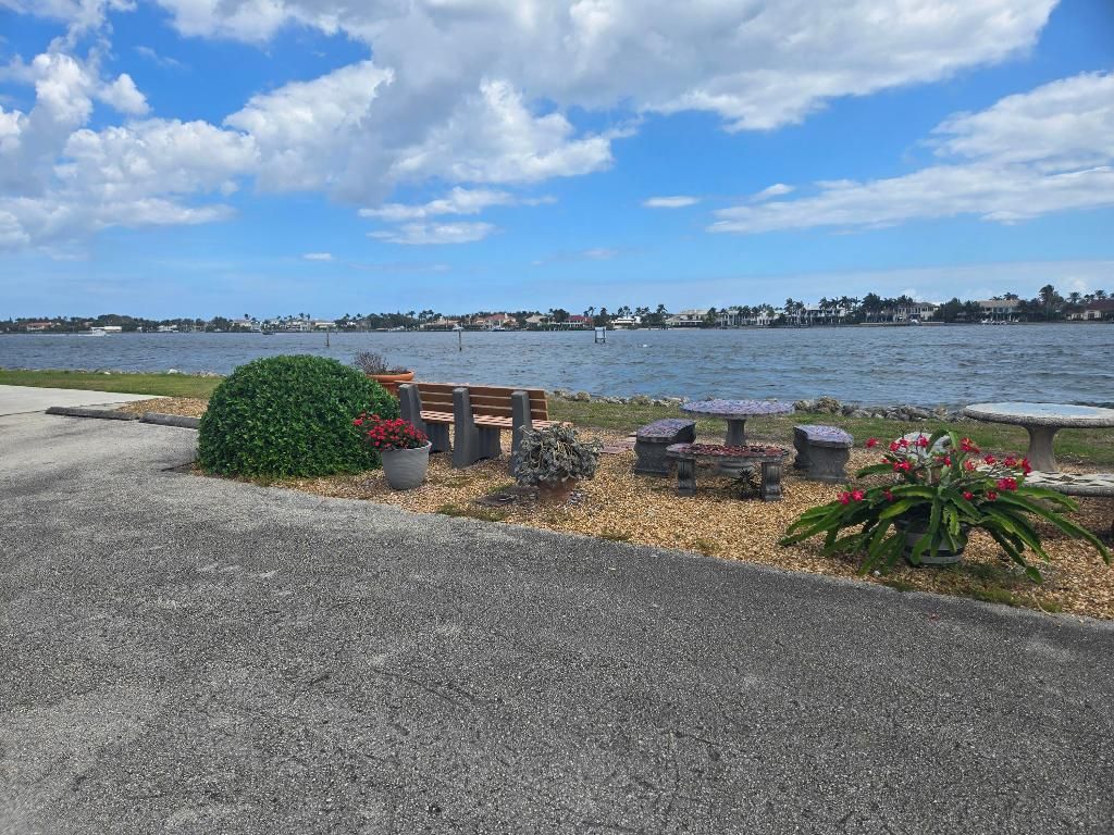 9 N Loafing Street, Hypoluxo, FL 33462 Photo