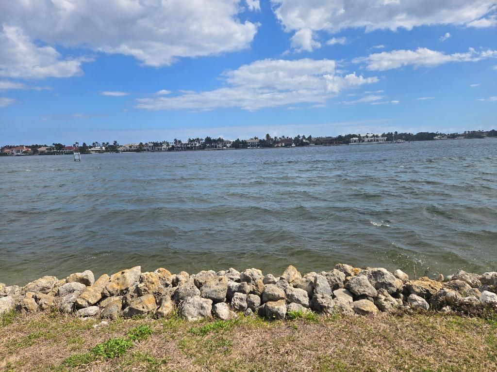 9 N Loafing Street, Hypoluxo, FL 33462 Photo