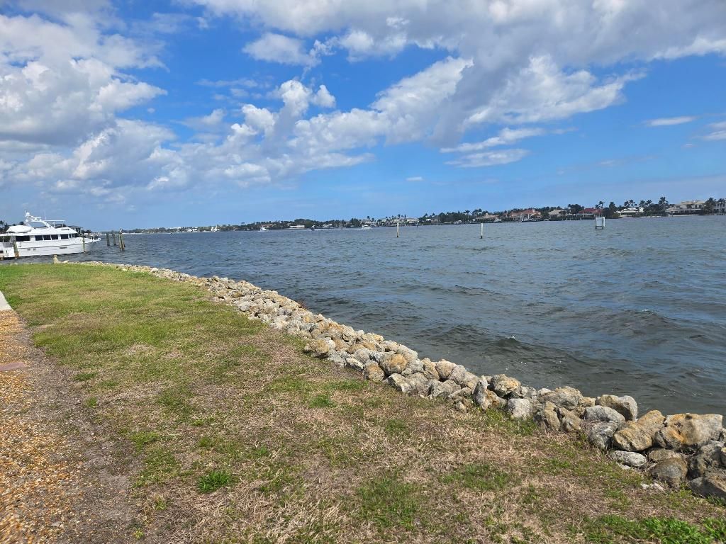 9 N Loafing Street, Hypoluxo, FL 33462 Photo